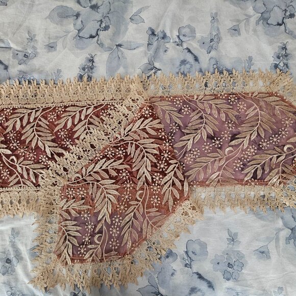 Burgundy lace table runner(s) - 2 listings - Picture 3 of 8